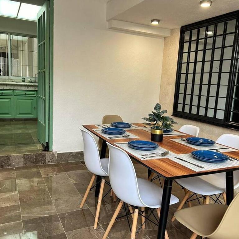 Espacioso, Centrico, Acogedor y Buena Ubicacion - Three-Bedroom Apartment - 8