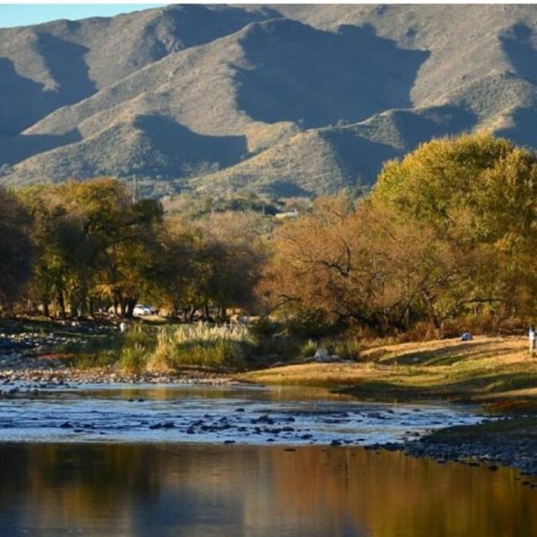 Cosquín Casa a metros del río con pileta - Hasta 12 personas - Casa de 4 dormitorios - 18