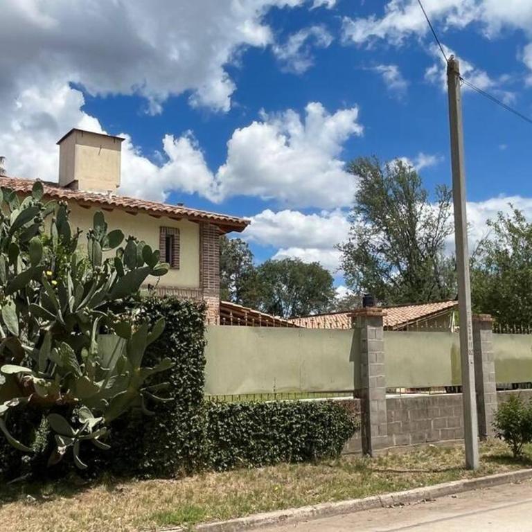 Cosquín Casa a metros del río con pileta - Hasta 12 personas - Casa de 4 dormitorios - 21