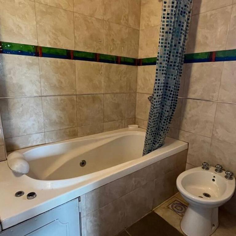 Cosquín Casa a metros del río con pileta - Hasta 12 personas - Casa de 4 dormitorios - 23