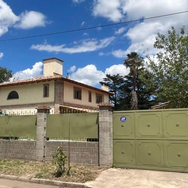 Cosquín Casa a metros del río con pileta - Hasta 12 personas - Casa de 4 dormitorios - 28
