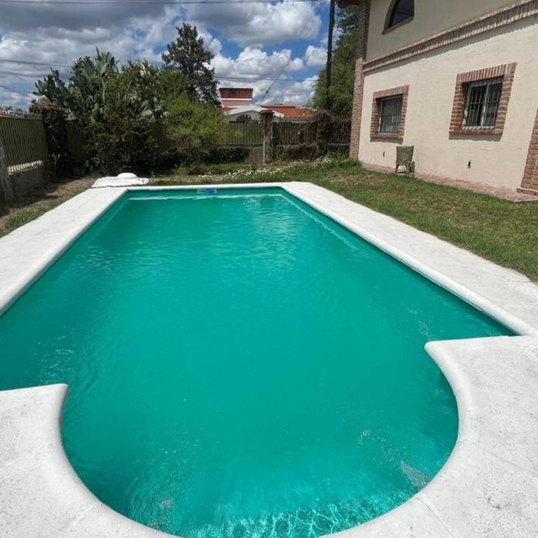Cosquín Casa a metros del río con pileta - Hasta 12 personas - Casa de 4 dormitorios - 33