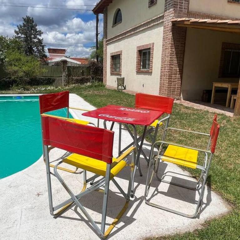 Cosquín Casa a metros del río con pileta - Hasta 12 personas - Casa de 4 dormitorios - 49