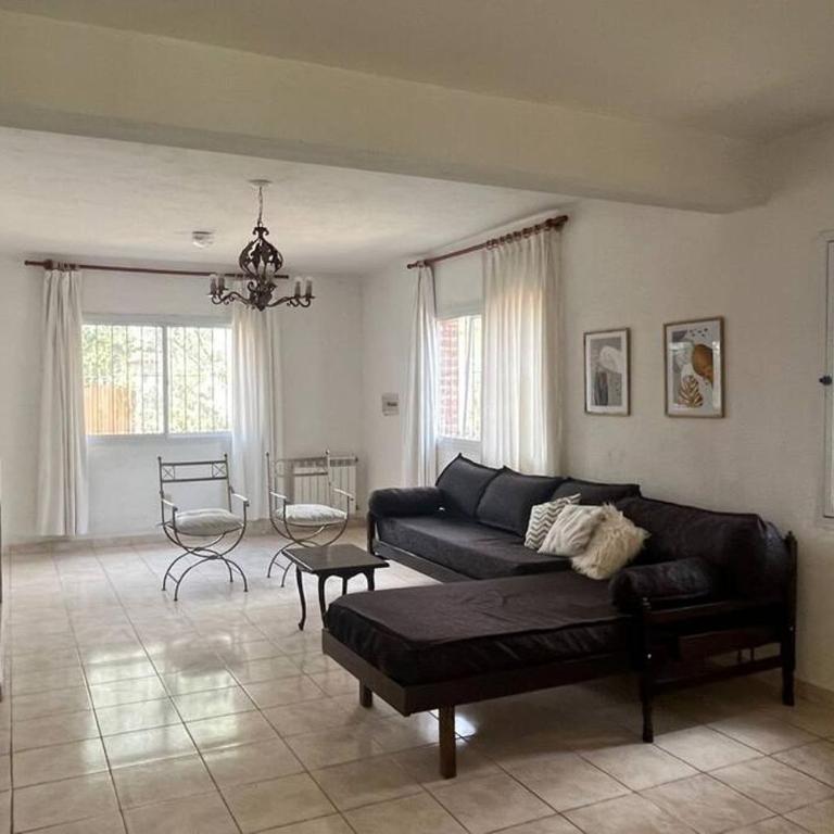 Cosquín Casa a metros del río con pileta - Hasta 12 personas - Casa de 4 dormitorios - 60