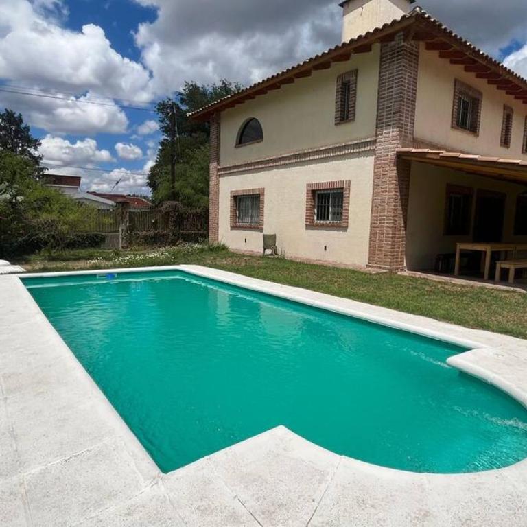 Cosquín Casa a metros del río con pileta - Hasta 12 personas - Casa de 4 dormitorios - 61