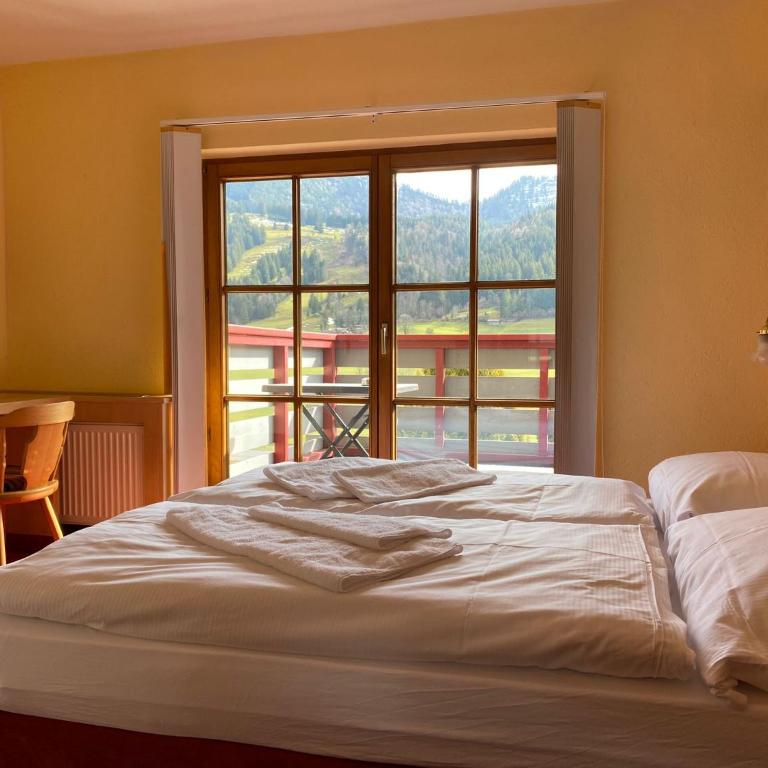 Landhotel Alte Post - Doppelzimmer mit Balkon - 4