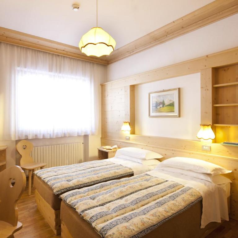 Hotel Bellaria - Cortina d'Ampezzo - parking - Camera Matrimoniale/Doppia con Letti Singoli con Vista Montagna - 9