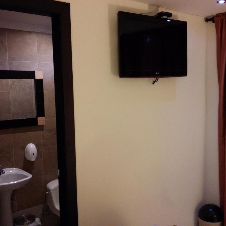 Hotel Las Mercedes Airport-Quito - Classic Quadruple Room - 9