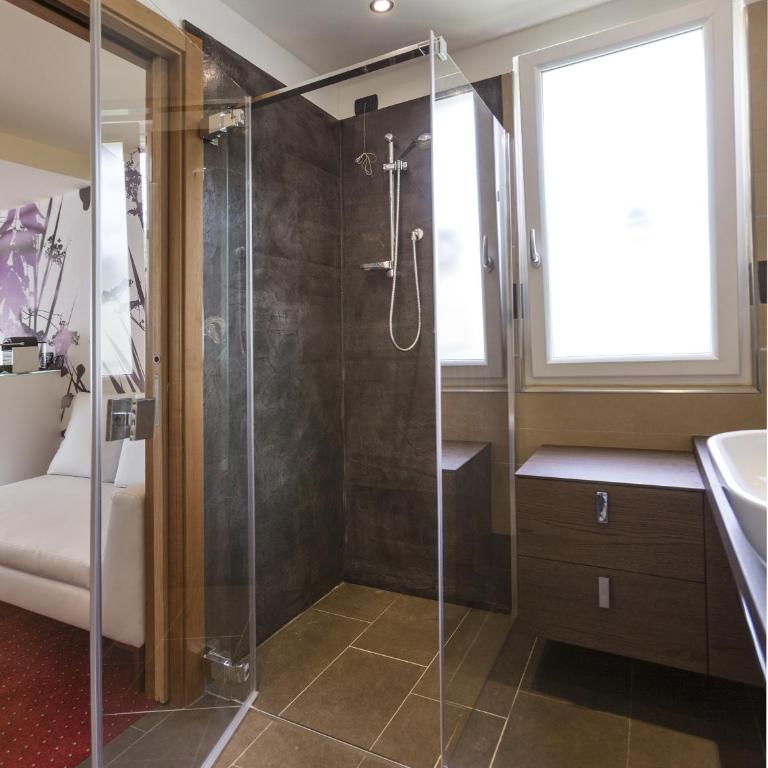 Wellness Hotel Casa Barca (Adult Only) - Junior Suite con Vista Lago - 3
