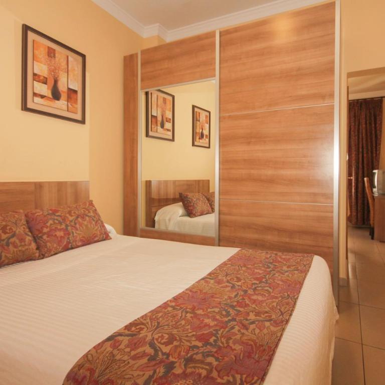 Hostal Costa Azul - Family Room with Balcony - 3