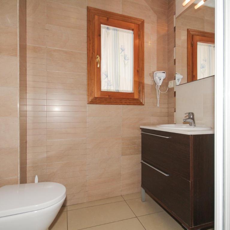 Hostal Costa Azul - Double or Twin Room - 8