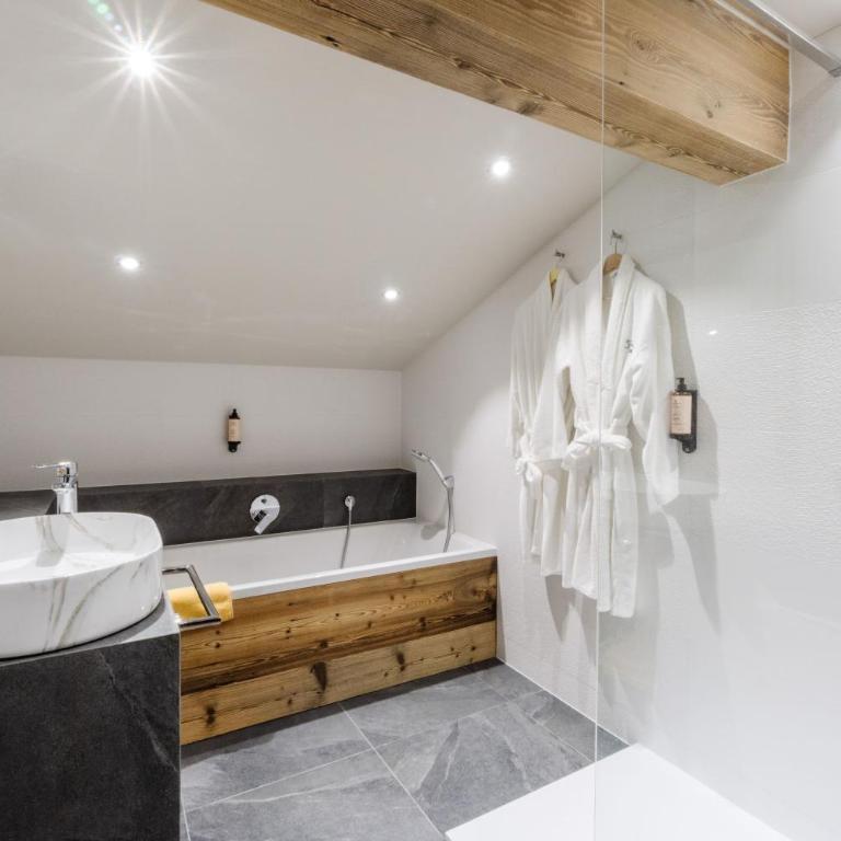 Gentianettes Hotel & Spa, the Originals Collection - Suite Junior – Vue sur Montagne - 4