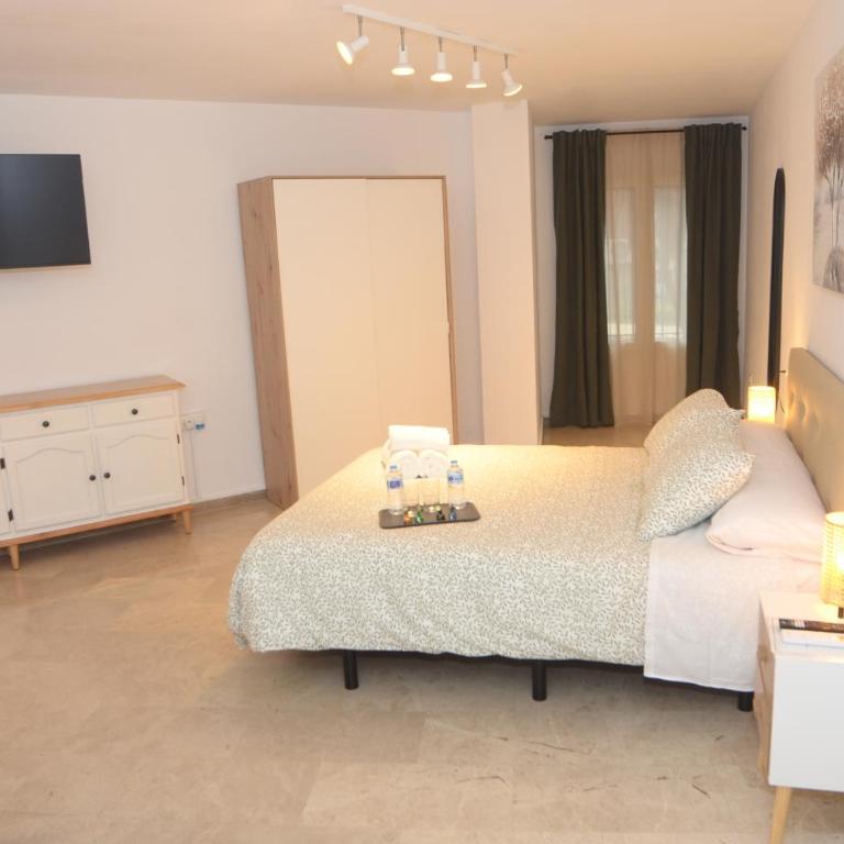 Alojamiento Azahara - Habitación Triple con baño compartido - 5