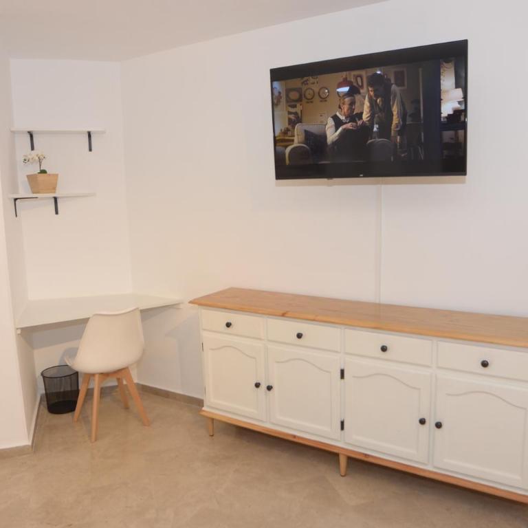 Alojamiento Azahara - Habitación Triple con baño compartido - 8
