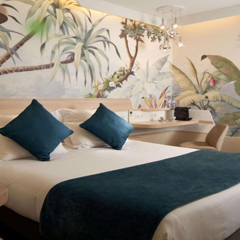 Hotel Apolonia Paris Montmartre; Sure Hotel Collection by Best Western - Chambre Familiale - 1