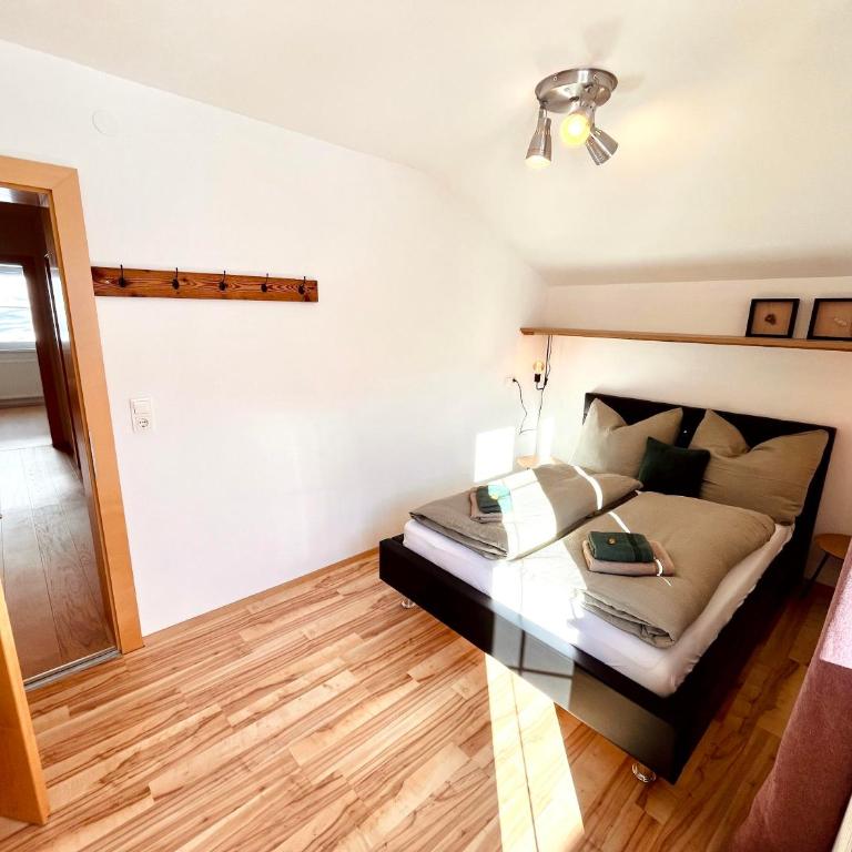 Landhaus Alpenzeit - Apartment mit 3 Schlafzimmern und Dusche - 33