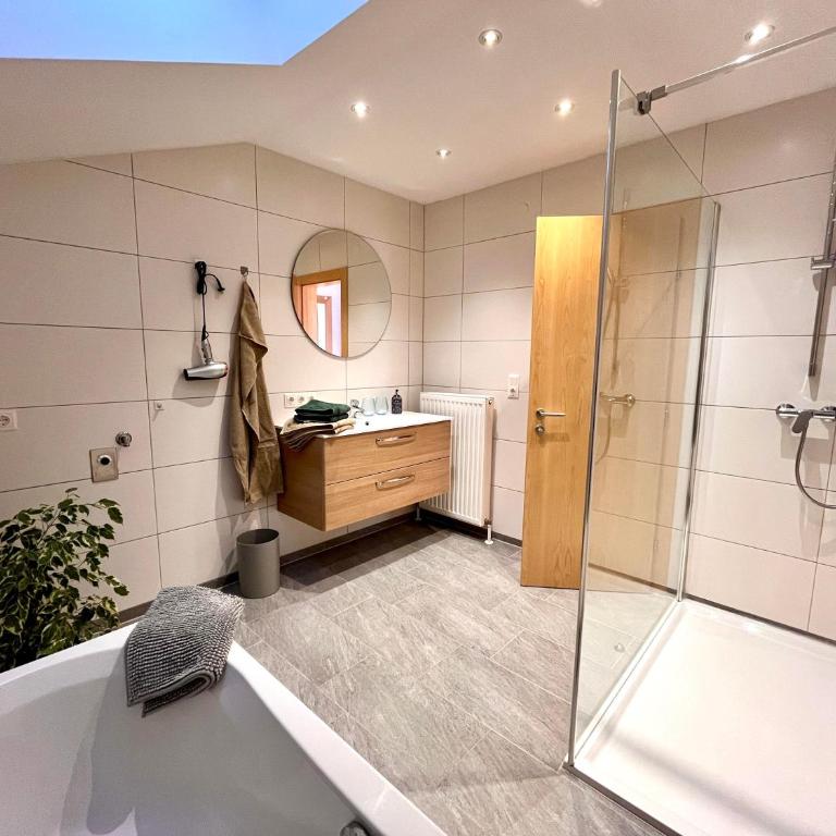 Landhaus Alpenzeit - Apartment mit 3 Schlafzimmern und Dusche - 21