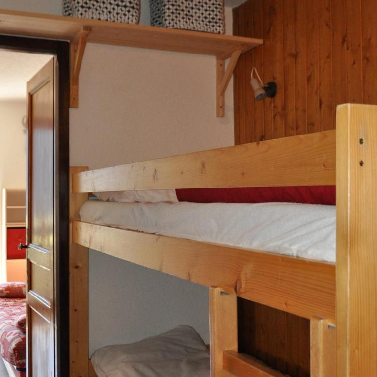Charmant appart proche village avec parking - FR-1-693-52 - Appartement - 12