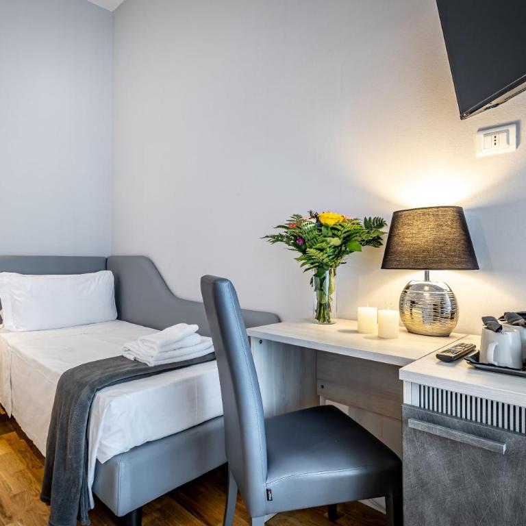 Residenza24 - Triple Room with Private Bathroom - 11