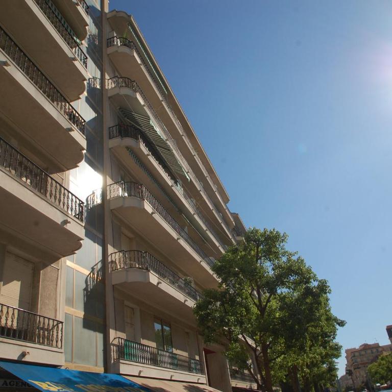 Agréable 2P moderne en centre-ville proche mer avec balcon - FR-1-196-333 - Appartement - 13