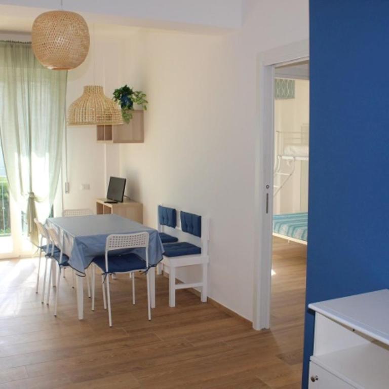 Trilo Lorenzo - In centro ed a soli 30 m dal mare - Apartment with Balcony - 4