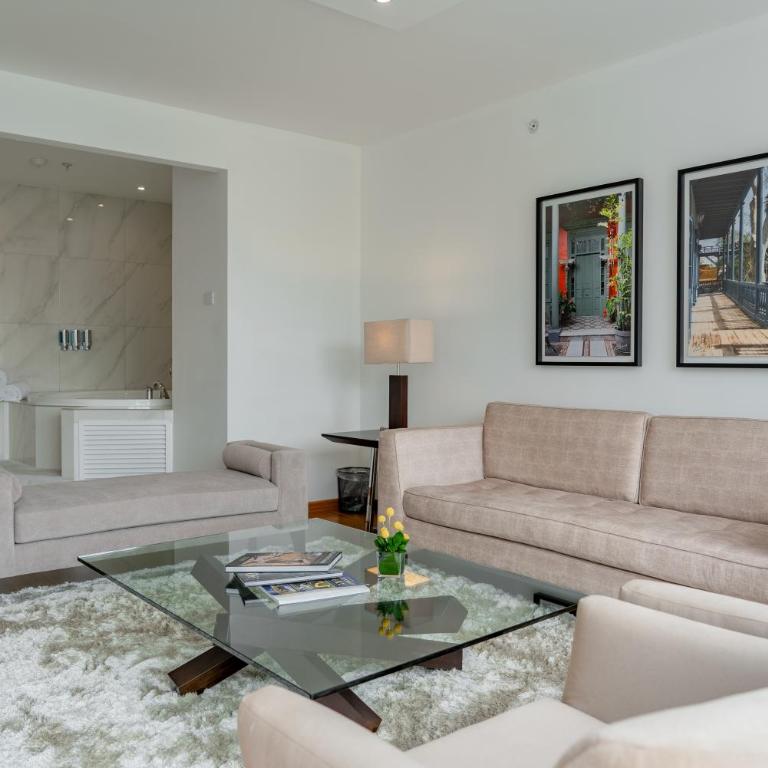 Jose Antonio Deluxe - King Suite with Spa Bath - 3