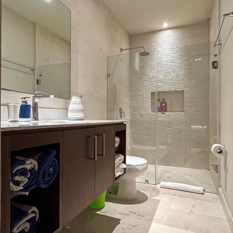 Luxury Private Room in Miranda Condominium - Comfort Quadruple Room - 9