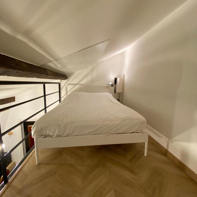 Hôtel Média - Chambre Double Deluxe avec Douche - 3