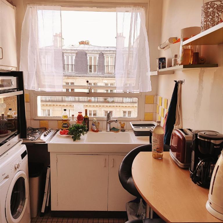 Studio COSY et SPACIEUX AVEC EMPLACEMENT IDEAL - Appartement 1 Chambre - 4