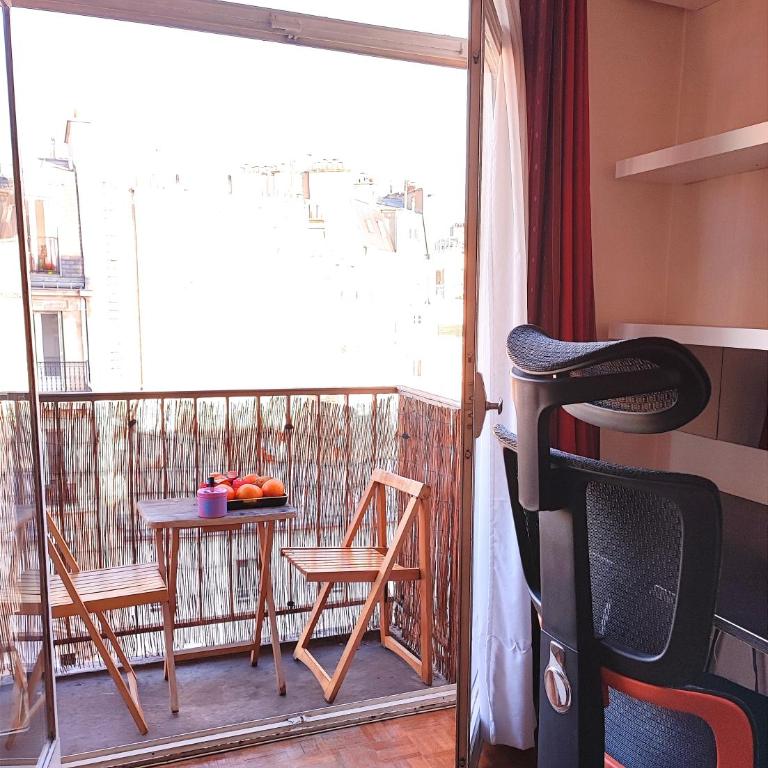 Studio COSY et SPACIEUX AVEC EMPLACEMENT IDEAL - Appartement 1 Chambre - 15