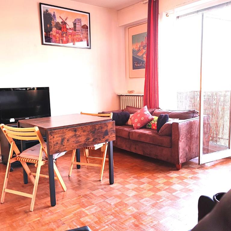 Studio COSY et SPACIEUX AVEC EMPLACEMENT IDEAL - Appartement 1 Chambre - 14