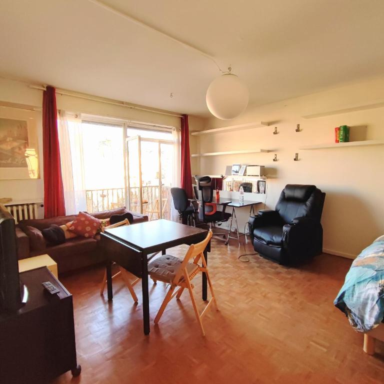 Studio COSY et SPACIEUX AVEC EMPLACEMENT IDEAL - Appartement 1 Chambre - 7