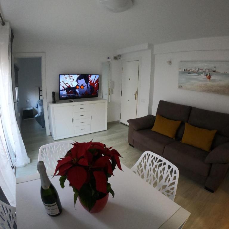 Cozy Apartment in the center of Benidorm Old Town - Apartment with Balcony - 9