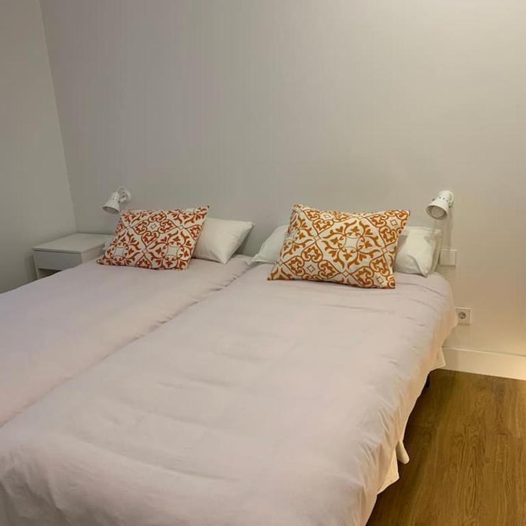 Gran terraza y mucha luz en frente de las 4 Torres - Two-Bedroom Apartment - 15