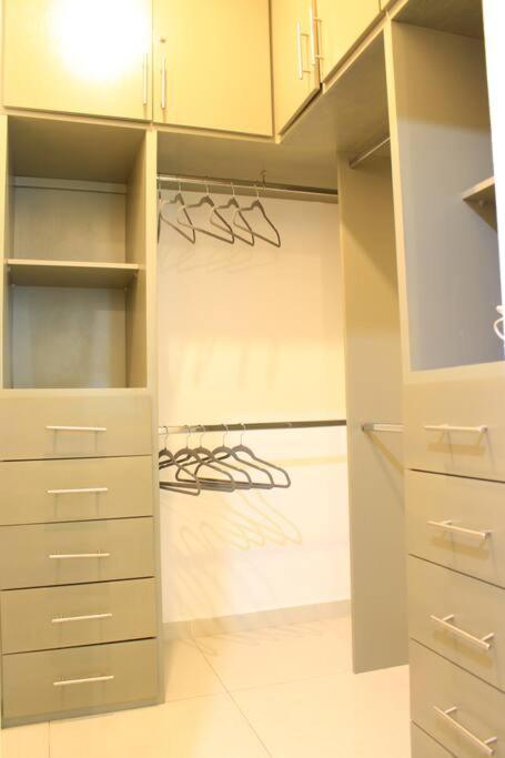 VITA - Excelente ubicación y espectacular alberca. - Three-Bedroom Apartment - 24