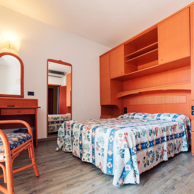 Hotel Brioni Mare - Camera Matrimoniale/Doppia con Letti Singoli con Vista Mare Parziale - 1