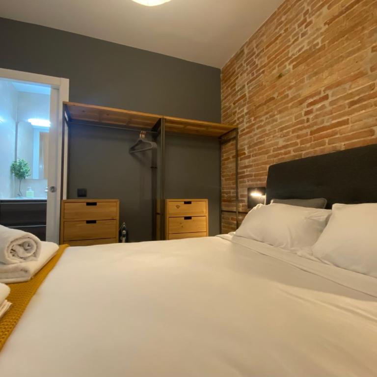 Cosy Urban Oasis 1BD in Poble Sec By MyRentalHost - One-Bedroom Apartment - 9