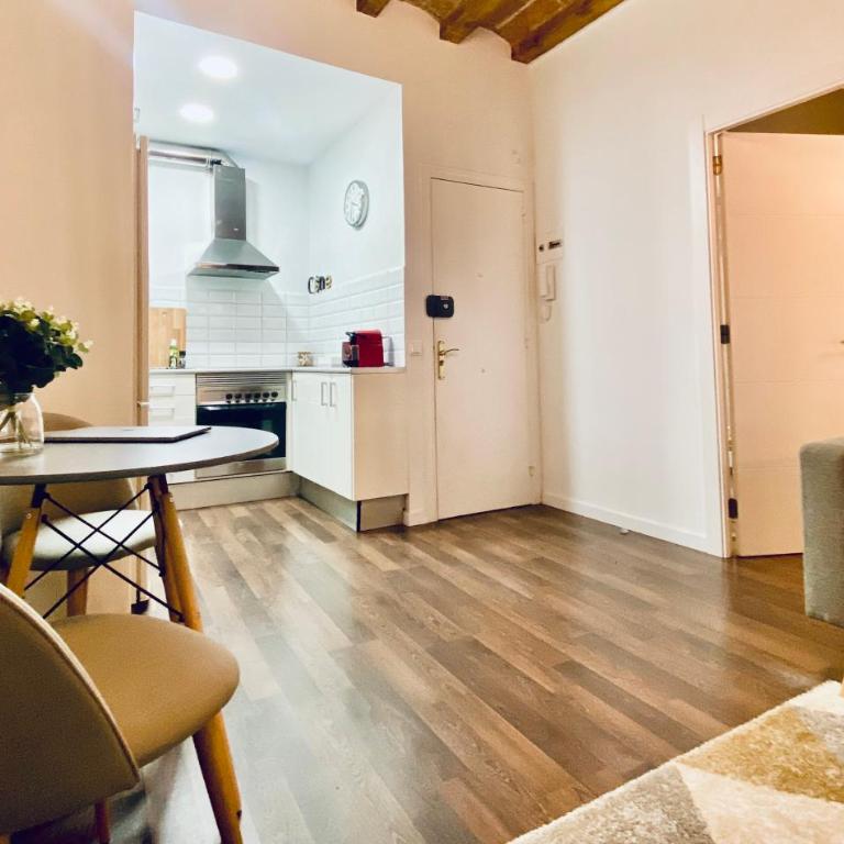 Cosy Urban Oasis 1BD in Poble Sec By MyRentalHost - One-Bedroom Apartment - 20