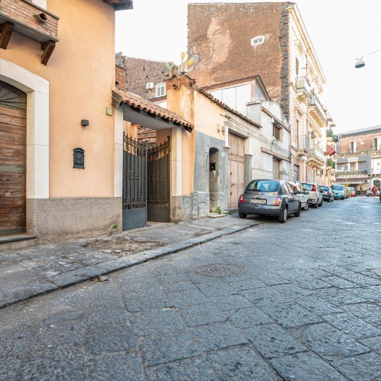 GuestHost - Castello Ursino Apartment with Balcony - One-Bedroom Apartment - 24