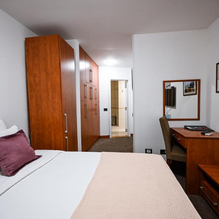 Garni Hotel Le Petit Piaf - Dvokrevetna Soba sa Bračnim Krevetom/Zasebnim Krevetima - 6