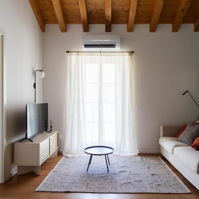 Double Private Parking, 2 Bedrooms & 2 Bathrooms - Elegant Apartment in Old Town - Appartamento con 2 Camere da Letto - 1