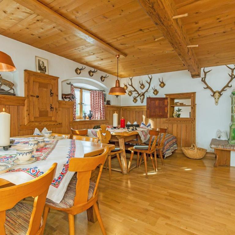 Gästehaus Menkenbauer inkl. Chiemgaukarte - Haus mit 5 Schlafzimmern - 3