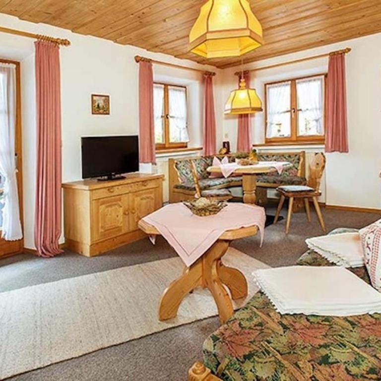 Gästehaus Menkenbauer inkl. Chiemgaukarte - Haus mit 5 Schlafzimmern - 9
