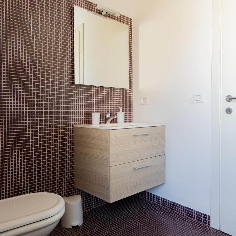 Double Private Parking, 2 Bedrooms & 2 Bathrooms - Elegant Apartment in Old Town - Appartamento con 2 Camere da Letto - 5