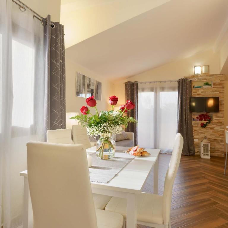exclusive use swimming pool available from 1May to 30 October - Two-Bedroom House - 27