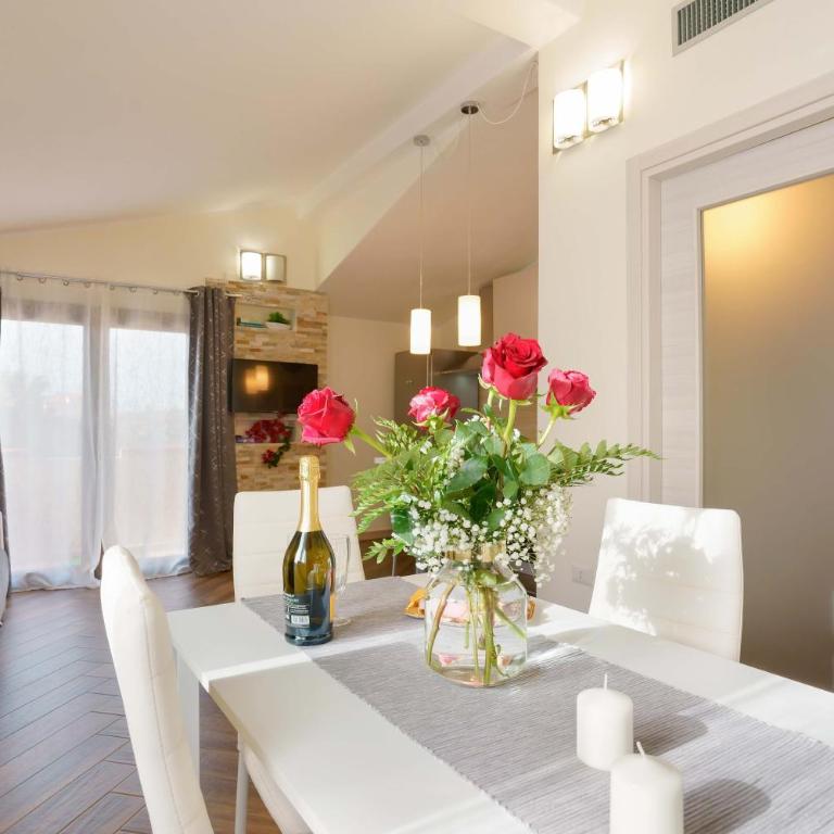 exclusive use swimming pool available from 1May to 30 October - Two-Bedroom House - 28