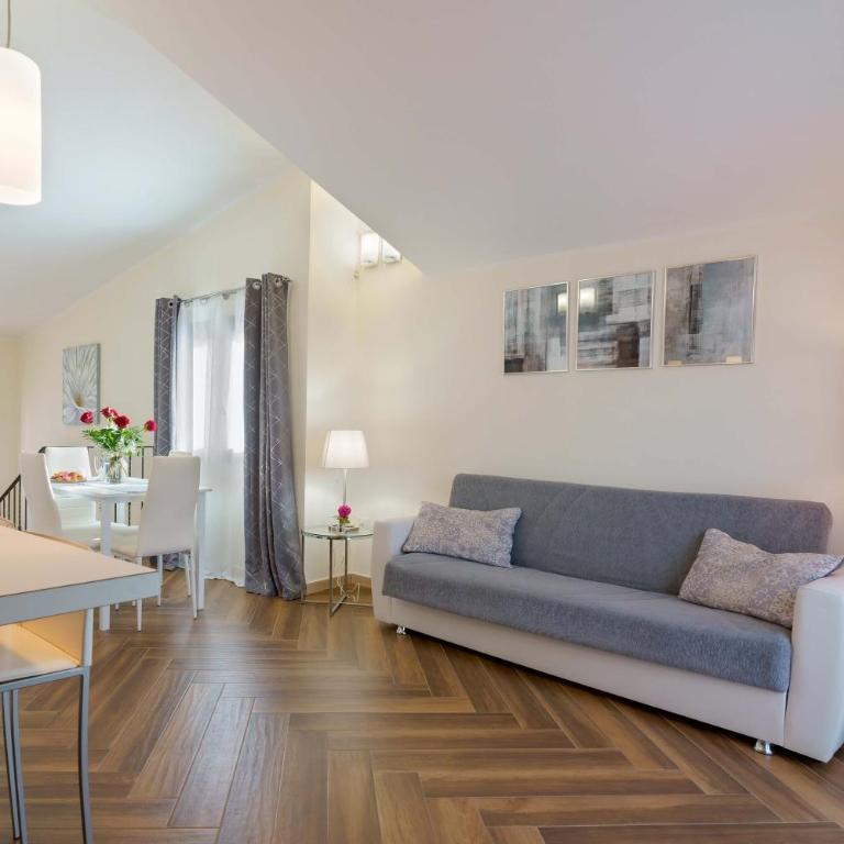 exclusive use swimming pool available from 1May to 30 October - Two-Bedroom House - 26