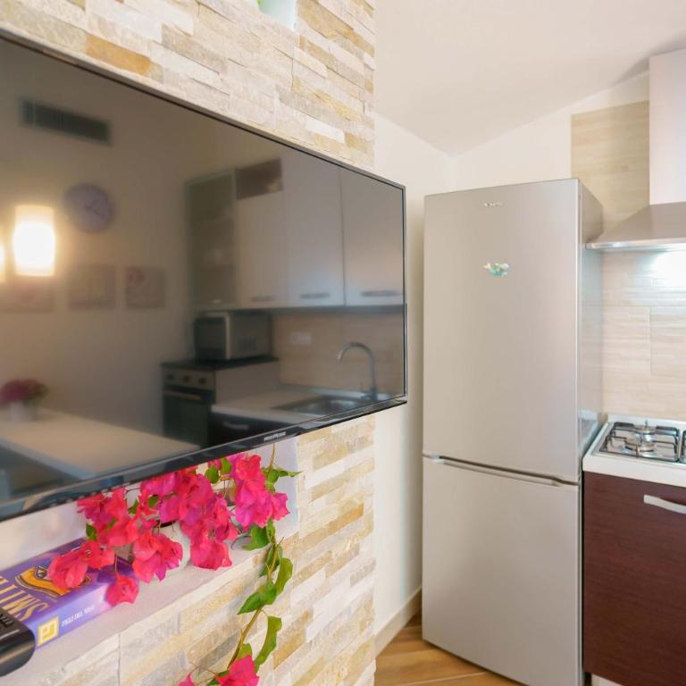 exclusive use swimming pool available from 1May to 30 October - Two-Bedroom House - 29