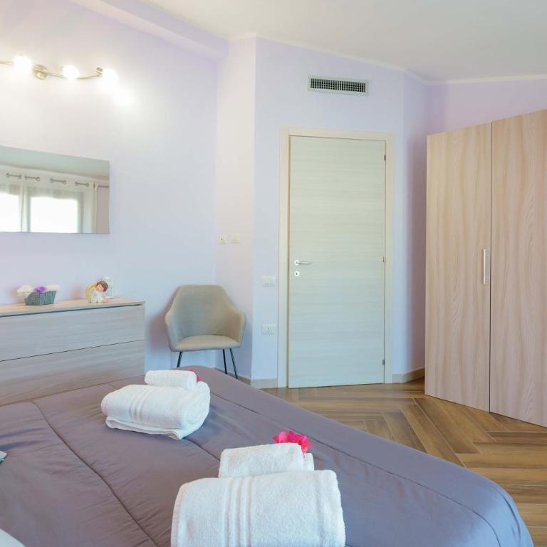 exclusive use swimming pool available from 1May to 30 October - Two-Bedroom House - 33
