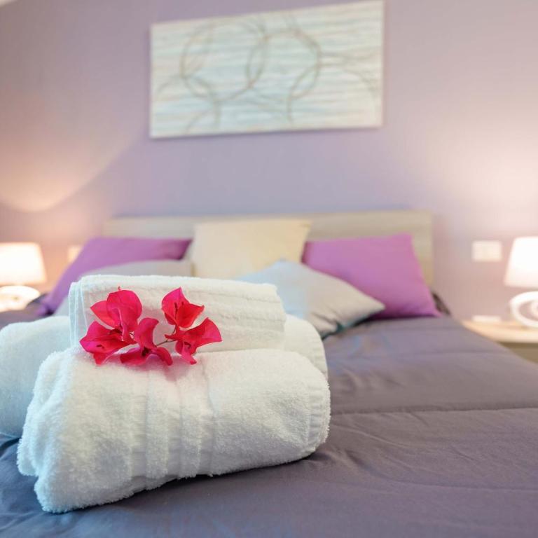 exclusive use swimming pool available from 1May to 30 October - Two-Bedroom House - 35